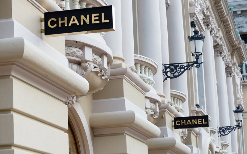 Notre savoir faire - Services - Haute couture et cosmétique - Hans Braxmeier - Boutique Chanel
